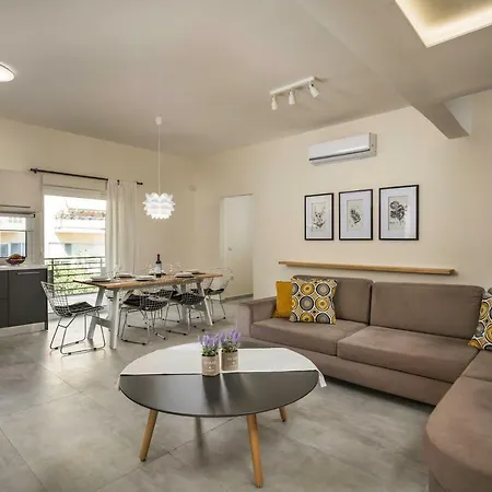 Di 110 M² Con 3 * La Canea