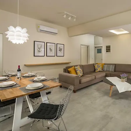 Di 110 M² Con 3 * La Canea